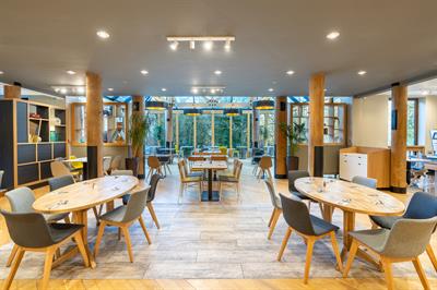 Celebrate Christmas Parties 2025 at Holiday Inn Hemel Hempstead M1 J8