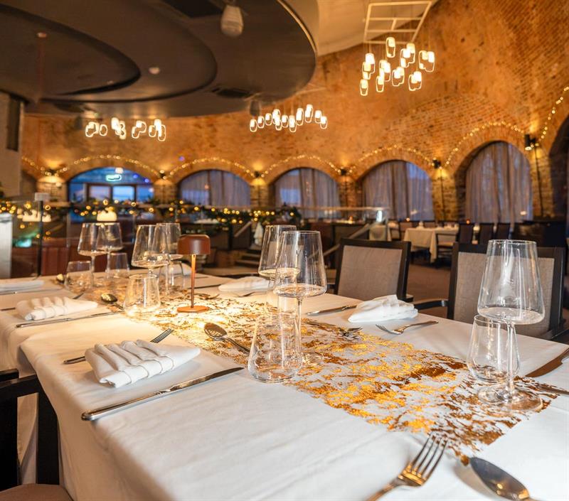 Celebrate Christmas Parties 2026 at DoubleTree by Hilton Bristol City Centre